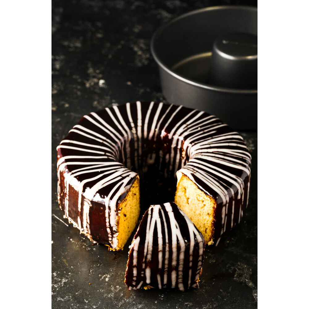81040-mastercraft-20cm-heavy-base-non-stick-savarin-cake-mould-black