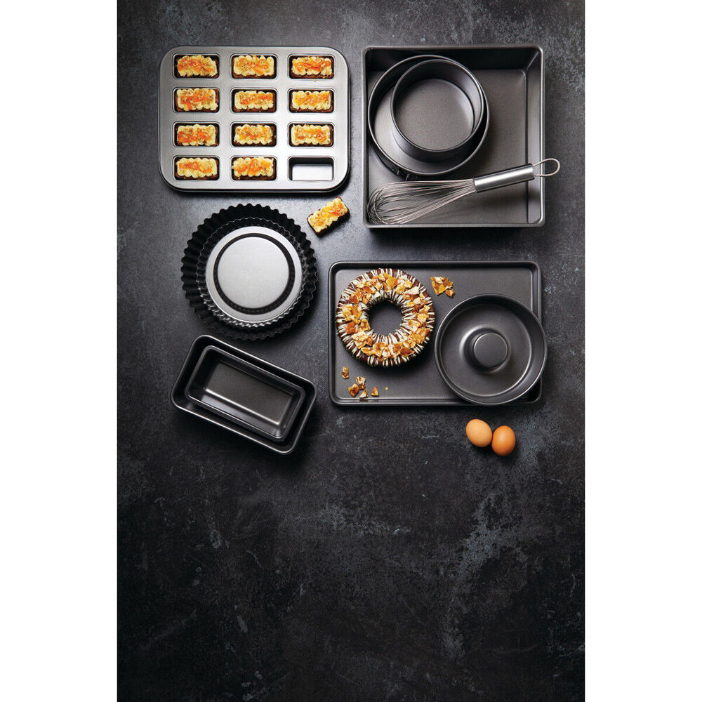 81040-mastercraft-20cm-heavy-base-non-stick-savarin-cake-mould-black