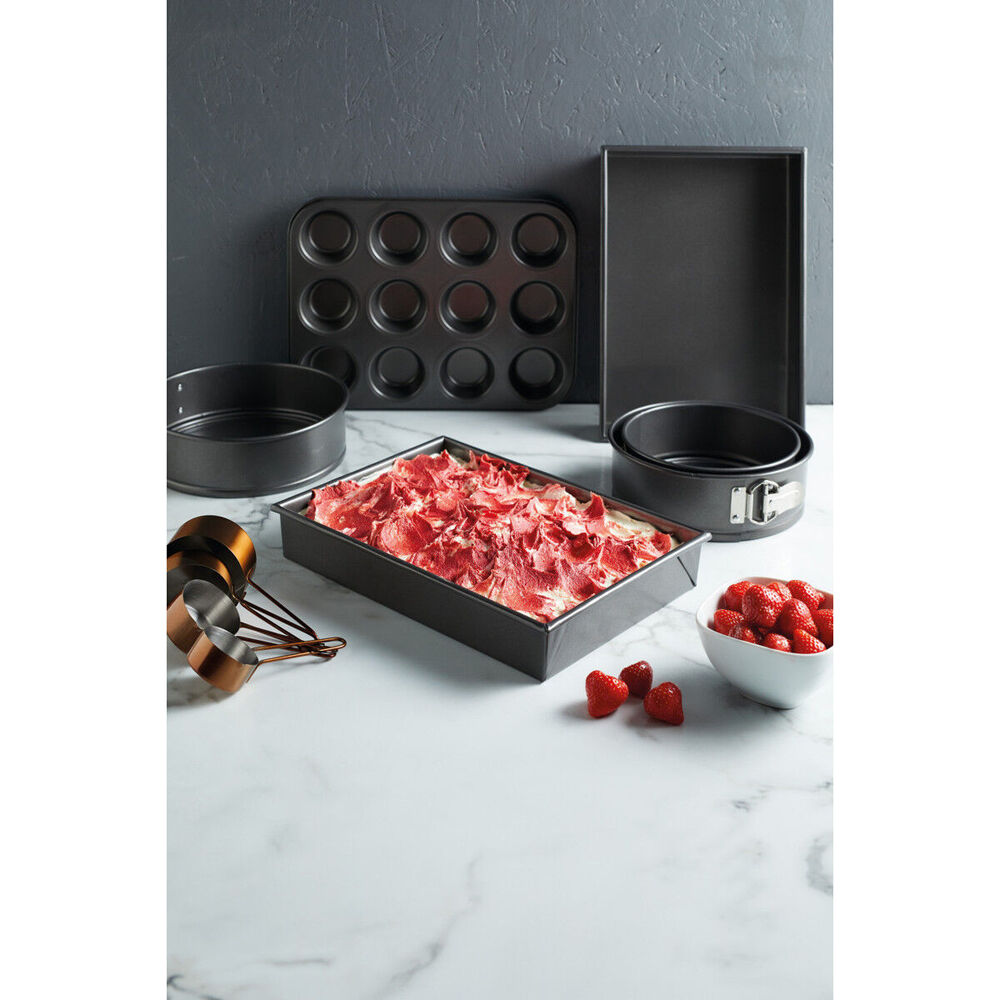 81059-mastercraft-35x24cm-heavy-base-non-stick-rectangular-deep-cake-pan-black
