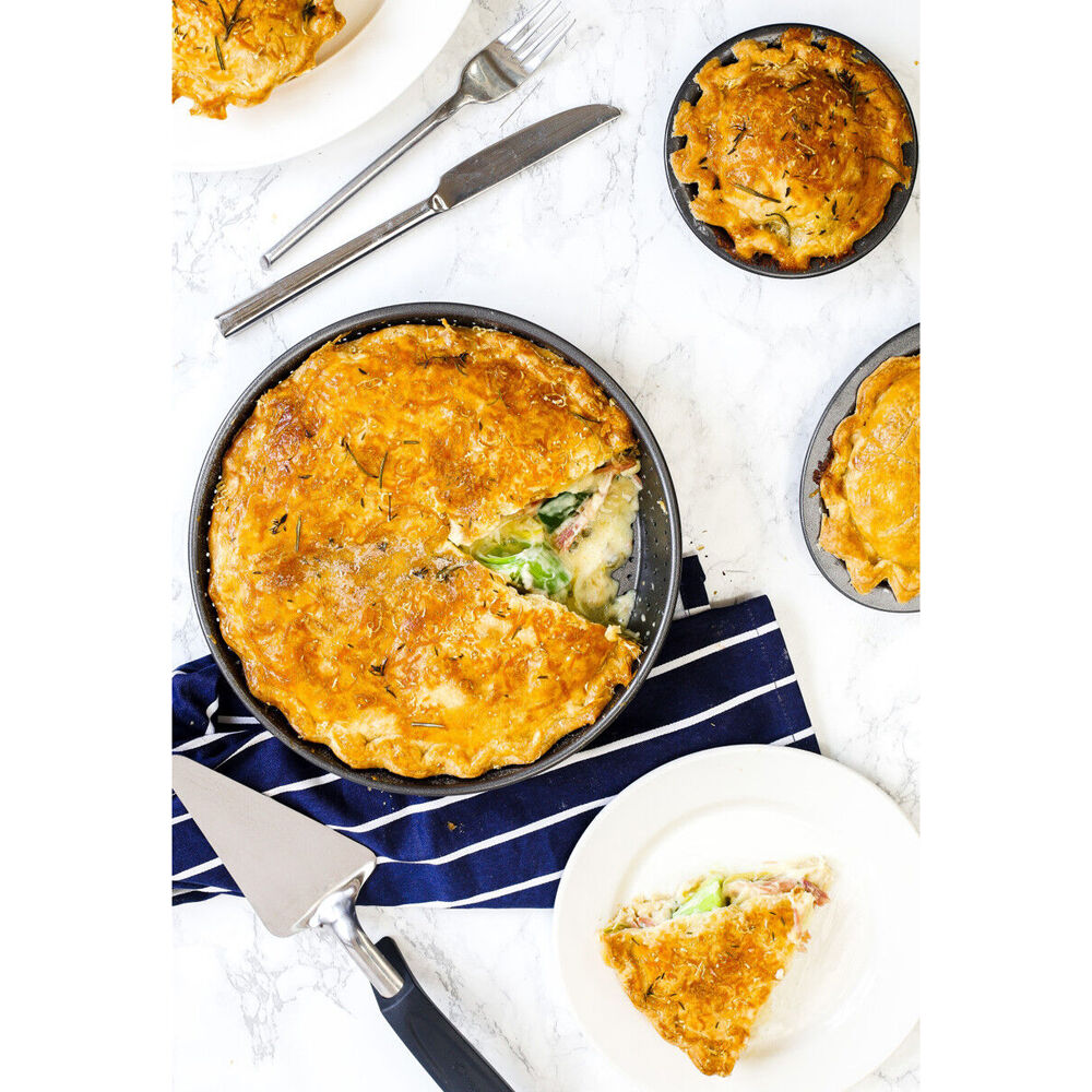 81201-mastercraft-crusty-bake-24cm-non-stick-deep-pie-tart-tin-black