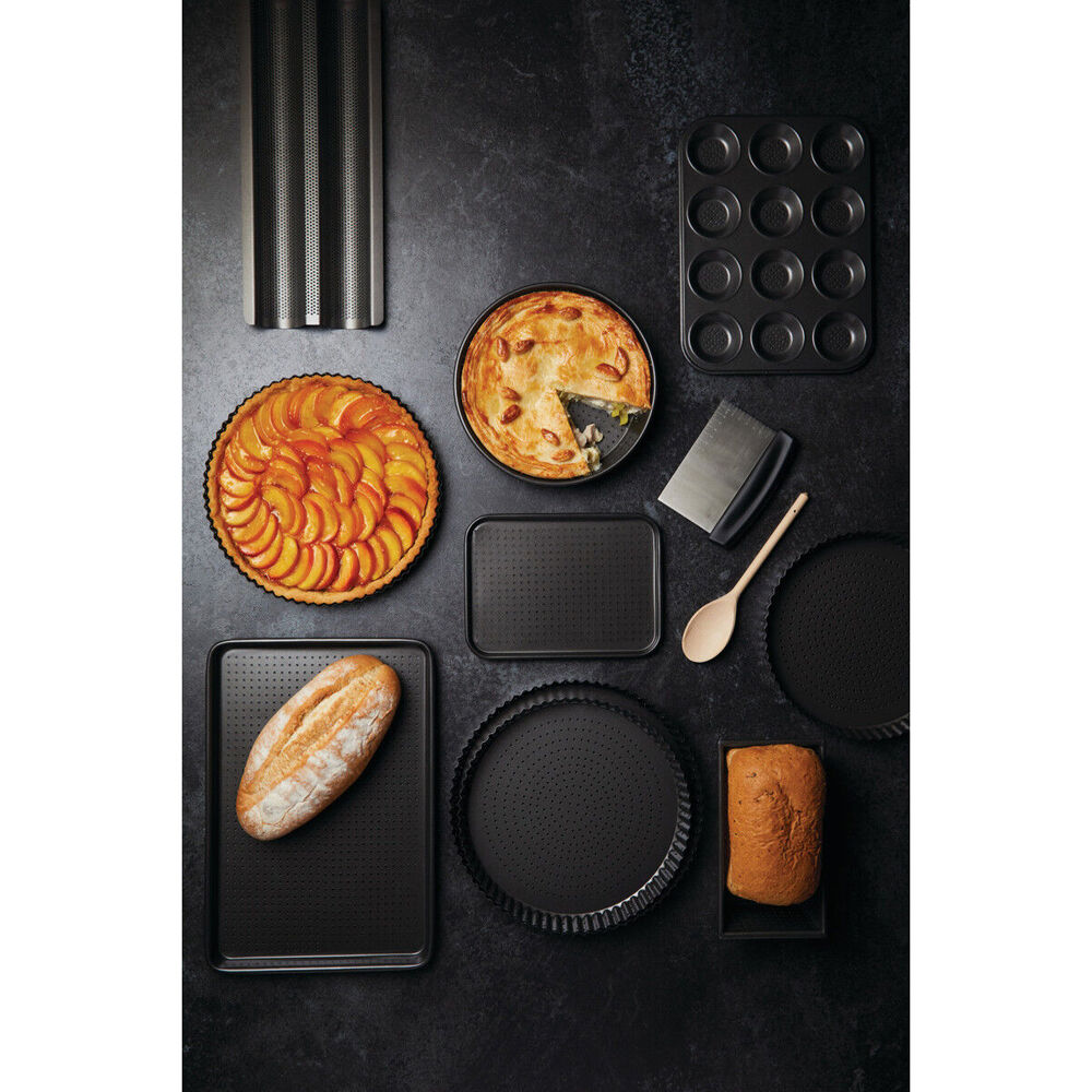 81215-mastercraft-crusty-bake-24x18cm-non-stick-baking-tray-black