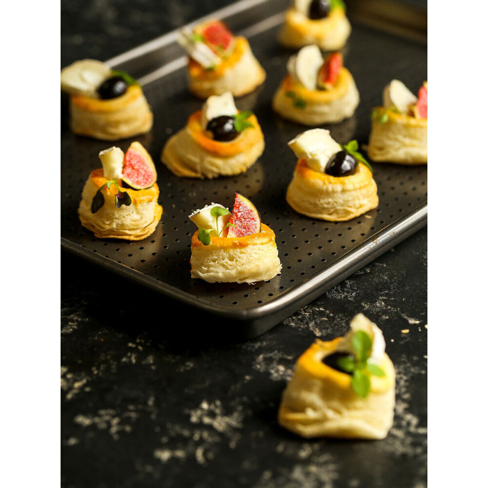 81215-mastercraft-crusty-bake-24x18cm-non-stick-baking-tray-black