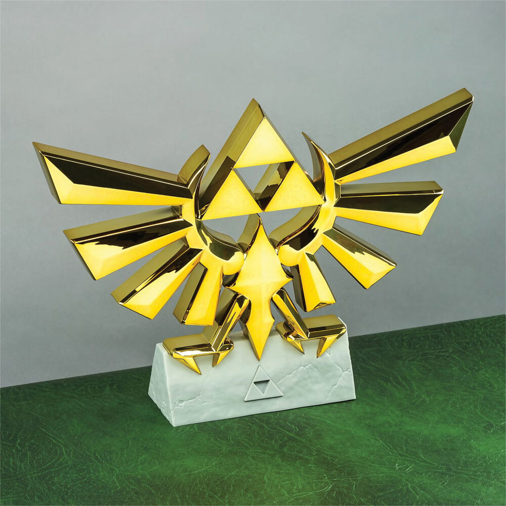 31034-nintendo-zelda-iconic-gold-finish-hyrule-crest-light-3y