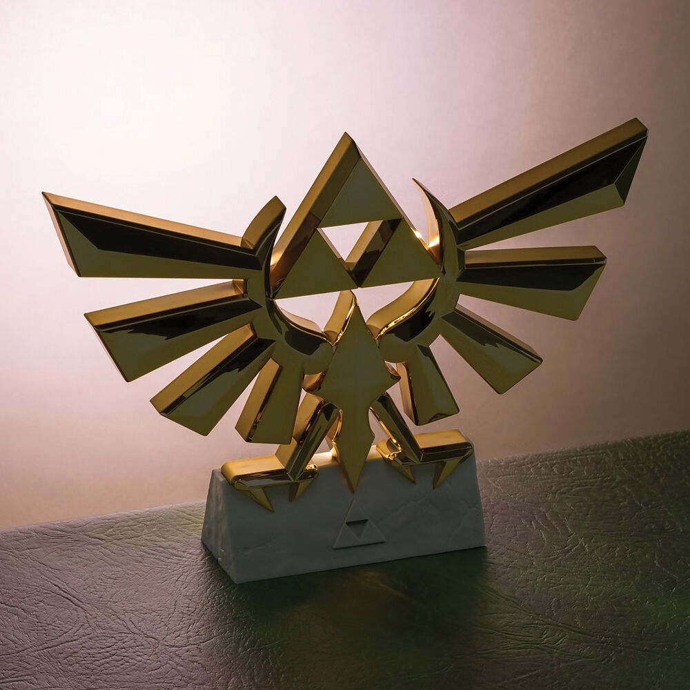 31034-nintendo-zelda-iconic-gold-finish-hyrule-crest-light-3y