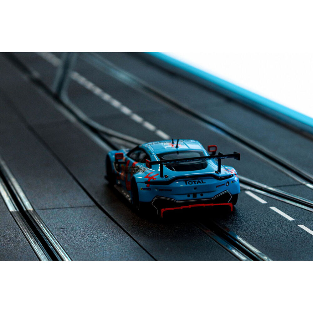 72331074-carrera-aston-martin-vantage-gte-4-tf-horseman-33-slot-car-toy-blue-8y