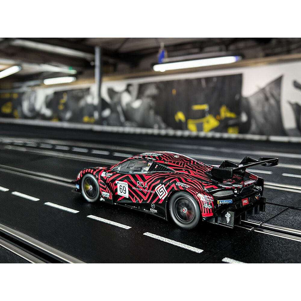72332020-carrera-mclaren-720s-gt3-optimum-international-gt-open-2023-slot-car-8y