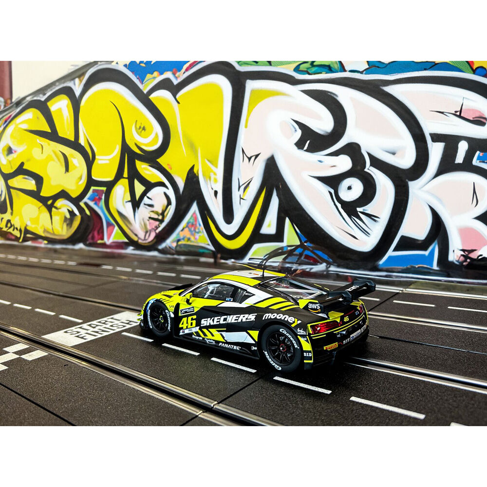 72123980-carrera-audi-r8-lms-gt3-evo-ii-valentino-rossi-no-46-slot-car-10y