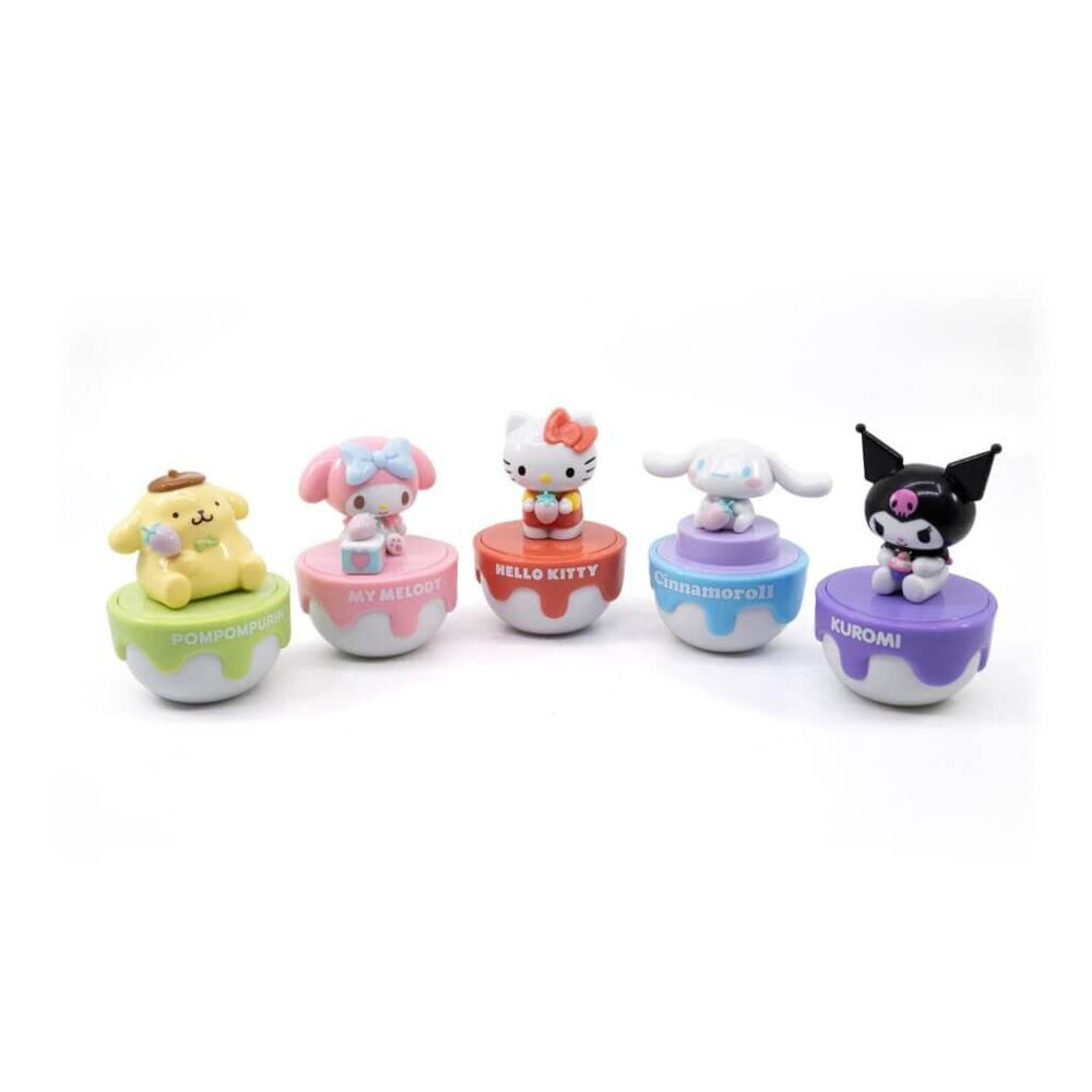 11670-yume-hello-kitty-strawberry-cake-surprise-8cm-assorted-3y