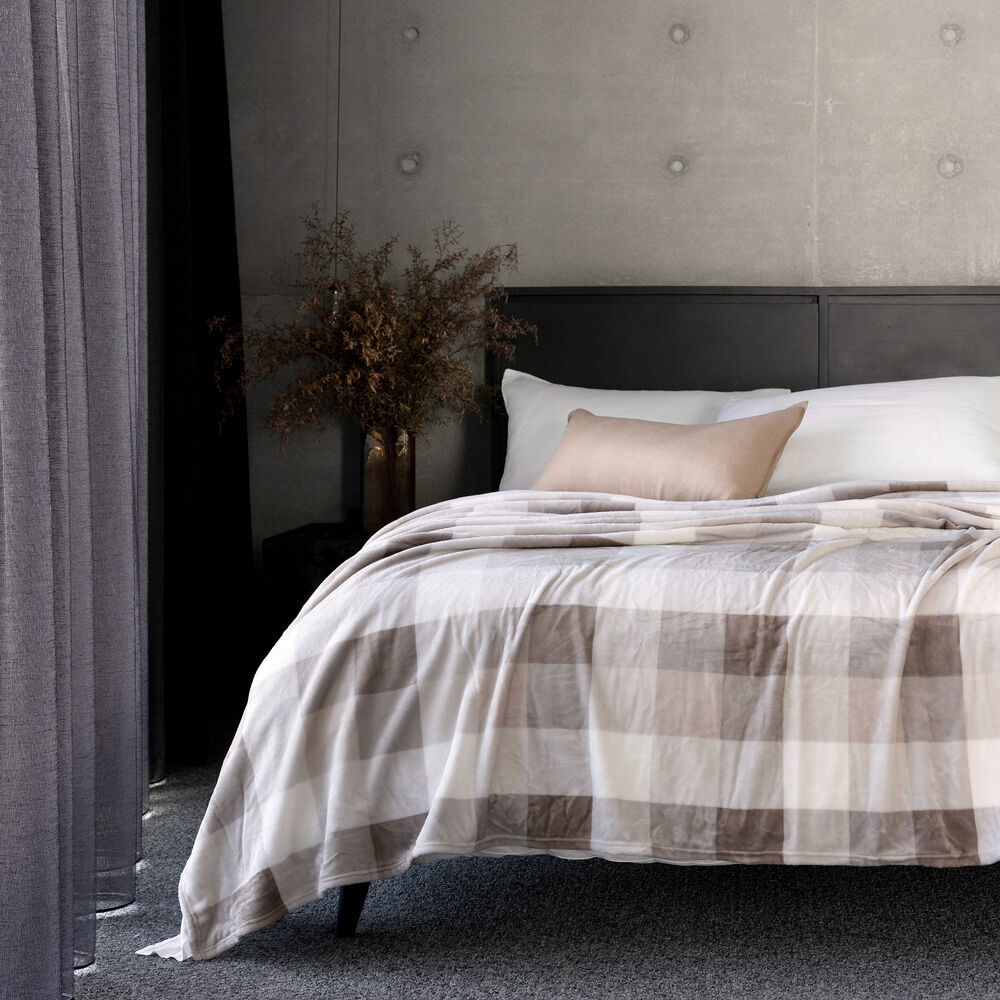 Bambury Charlie Ultraplush Warm Blanket Soft Bed Throws Nougat — image 2