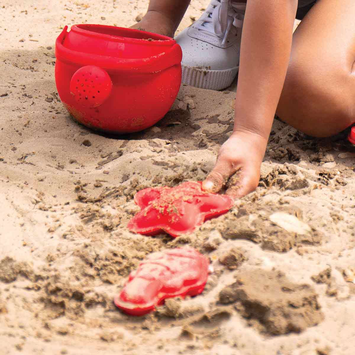 Bigjigs Toys Sand Mould Set Kids/Children Outdoor Beach Toy Cherry Red 18m+ (4 Pieces) — image 2