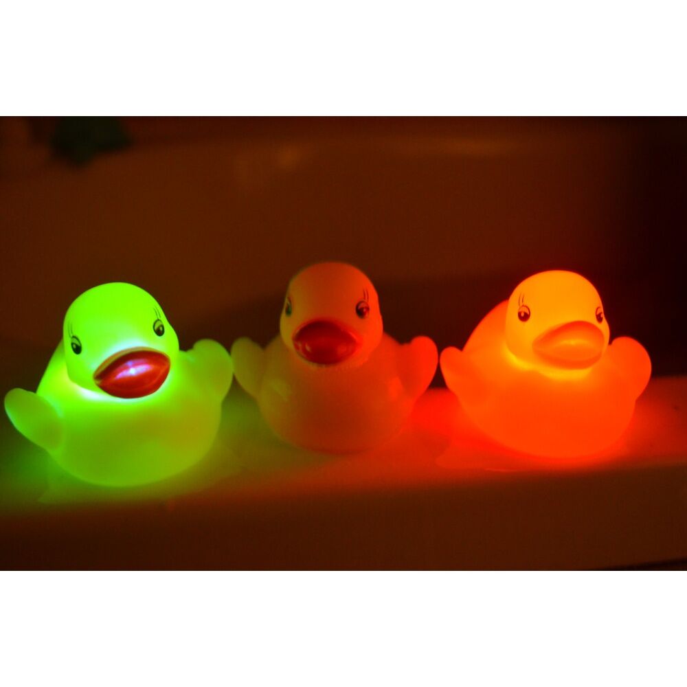 Buddy & Barney 12m+ Bath Time Light Up Ducks Rubber Kids Toy Figurines (3 Pieces) — image 3