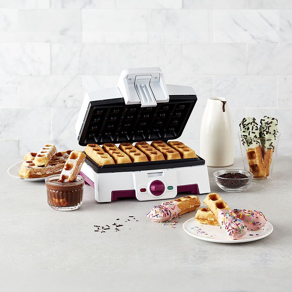 Cuisinart Non Stick Electric Waffle Maker Dipper 240V White — image 4