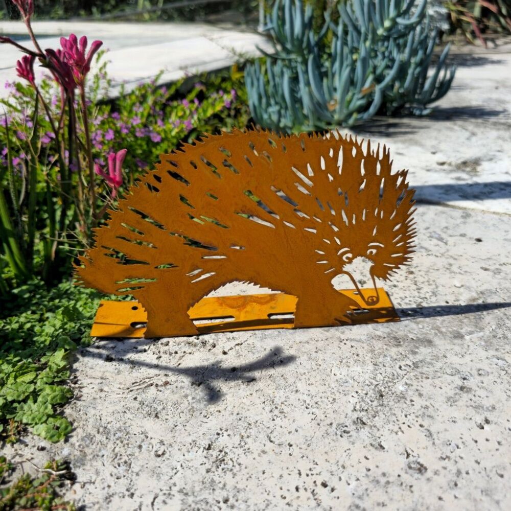 Bronrob 19.7x16cm Rustic Metal Baby Echidna Outdoor Garden Decor — image 2