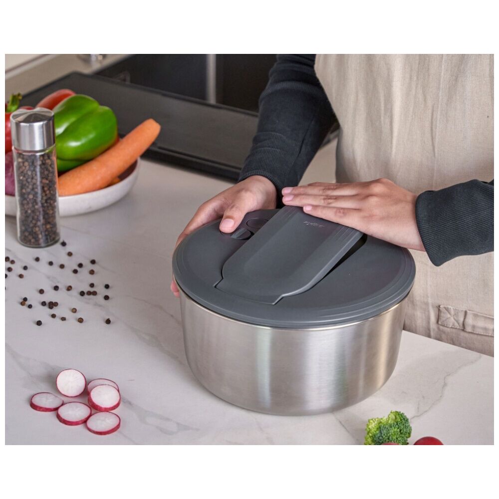 Zyliss Swift Dry Stainless Steel Salad Spinner/Strainer Kitchen Gadget — image 5