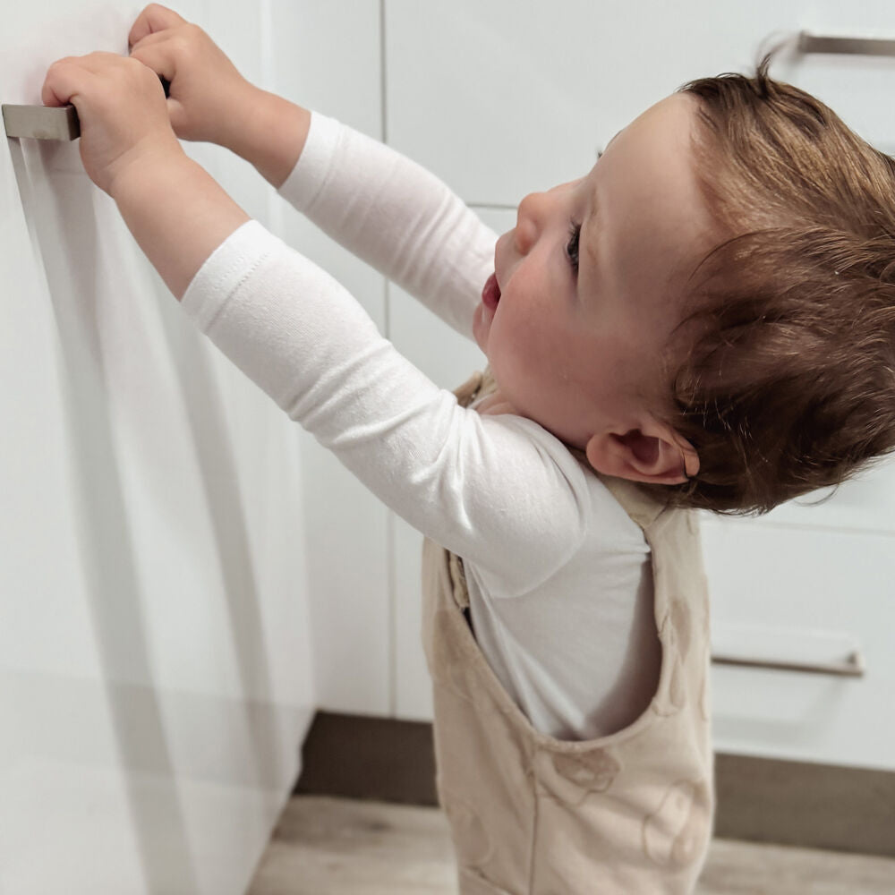 Dreambaby Adhesive Magnetic Child Safety Cabinet/Drawer Lock 2 Locks 1 Key — image 8