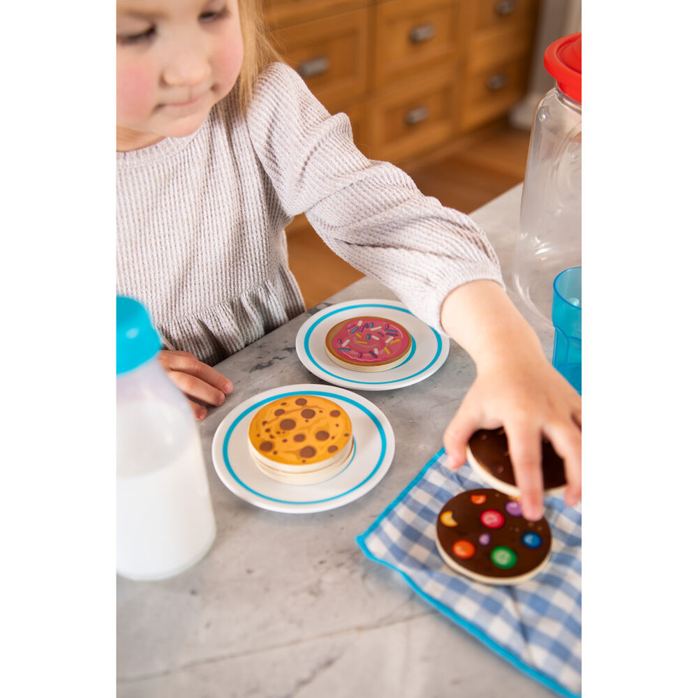 Fat Brain Toy Co. Fat Brain Toys Pretendables Milk & Cookies Educational Toy Kids 3y+ (13 Pieces)