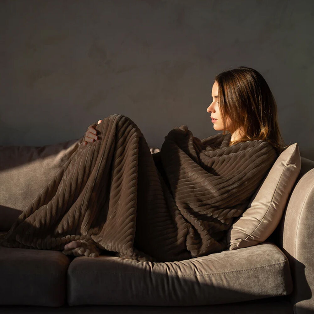 Goldair Platinum XL Faux Fur Reversible Heated Throw Blanket 180x200cm Brown — image 2