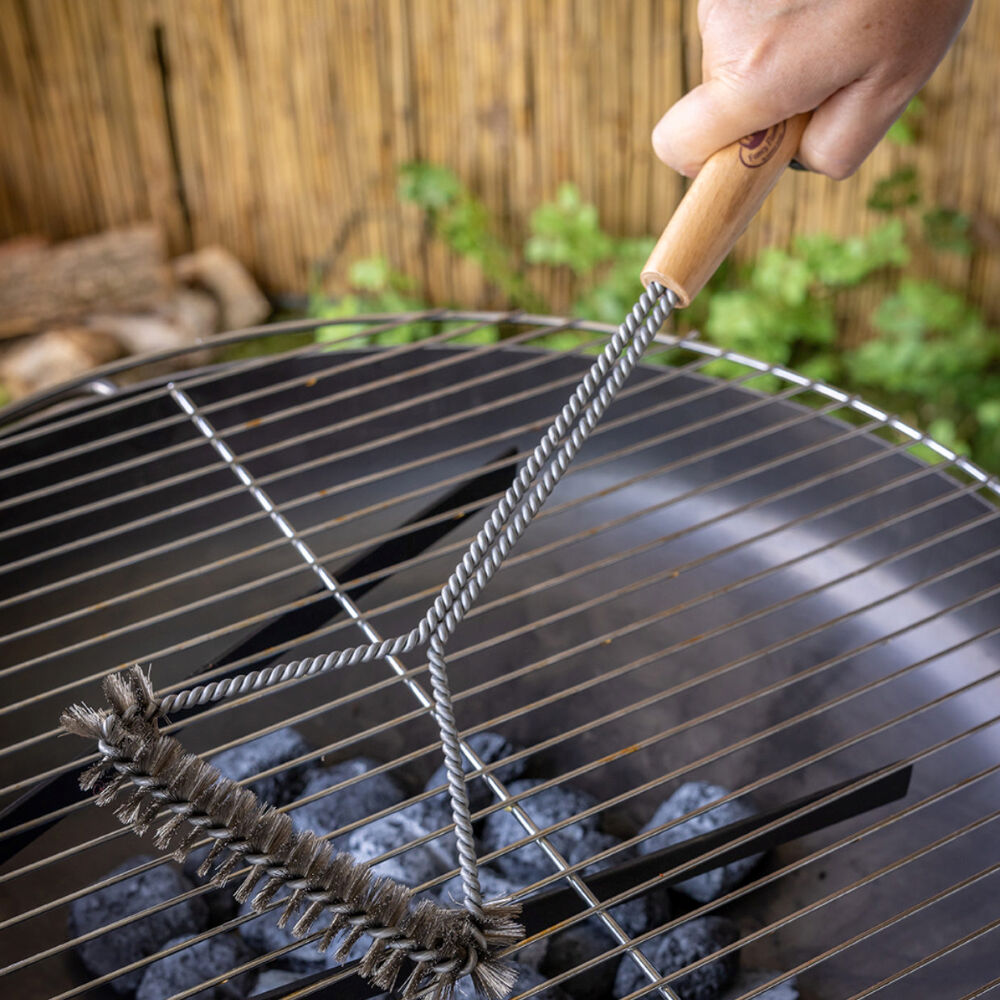 Esschert Design 38.4cm Natural Outdoor Camping BBQ Cooking Cleaning Brush — image 2