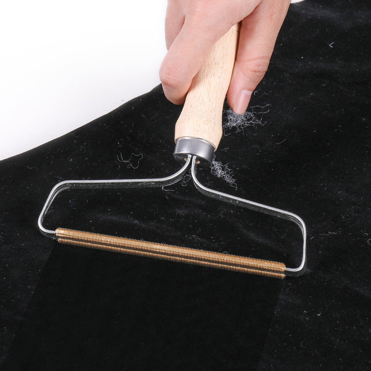 Living Today Wooden 13x16.5cm Clothes Brush Lint Remover Fabric Shaver Natural — image 3