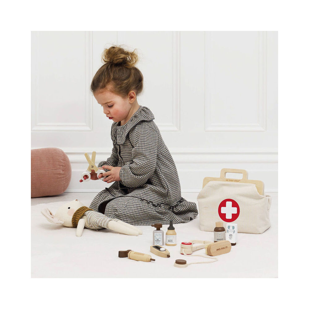 LE Toy Van Wooden Animal Vet Pretend Play Kit Set Kids/Children 3y+ (10 Pieces) — image 9