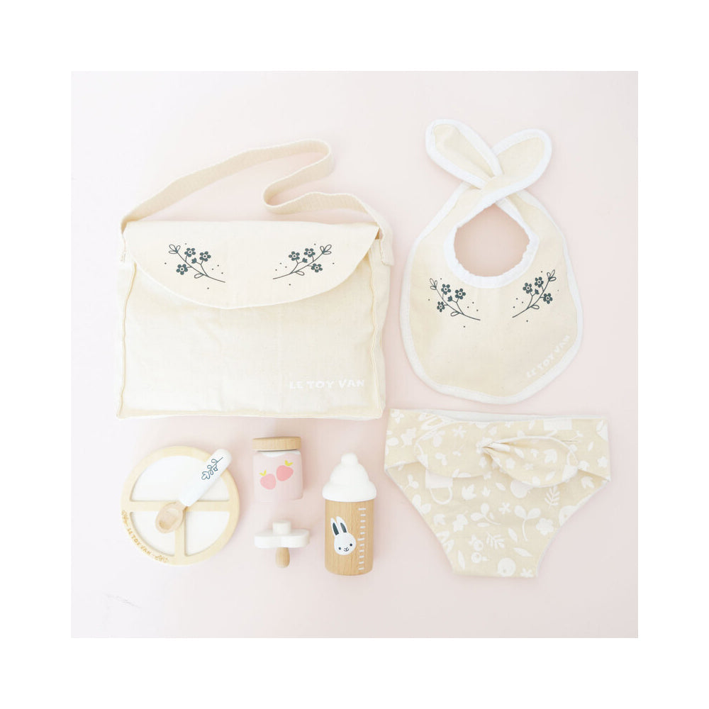 LE Toy Van Doll Nursing Set Kids/Children Pretend/Role Play Wooden Toy 3y+ — image 4