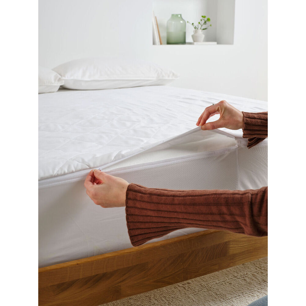 Linen House Quilted Electric Blanket Cream — image 4