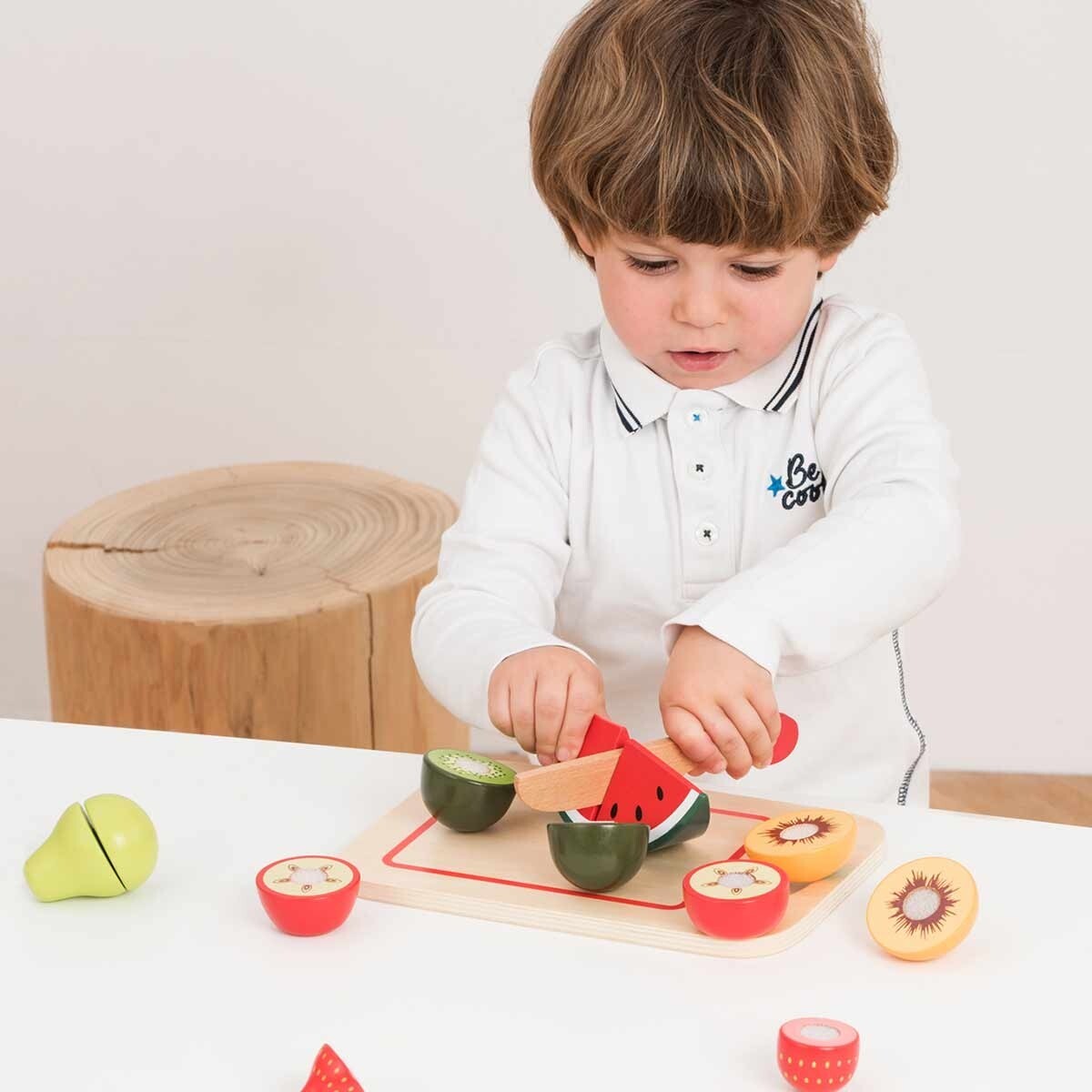 New Classic Toys Wooden Cutting Meal Fruit Kids/Children Pretend Toy 24m+ (8 Pieces) — image 4
