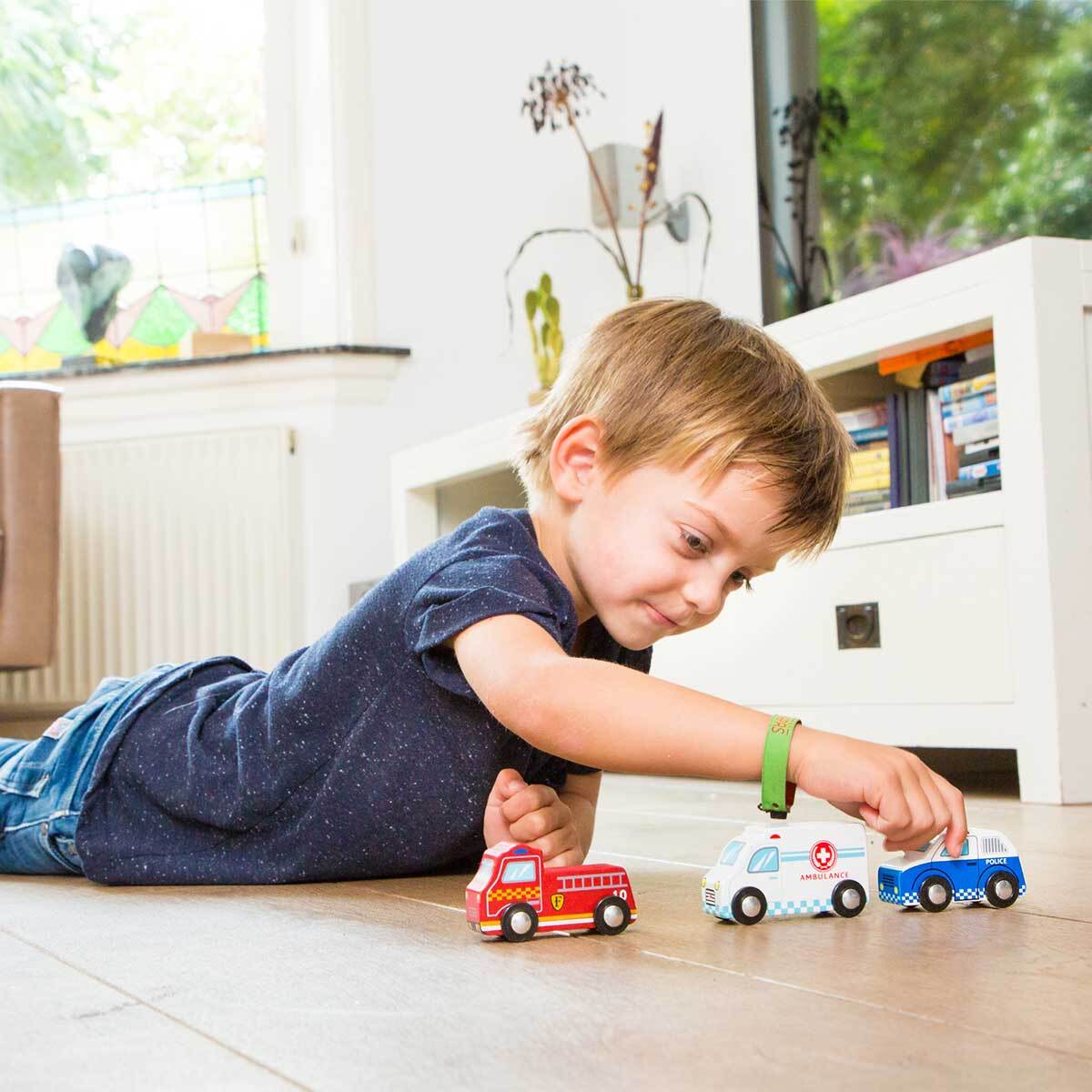 New Classic Toys 3pc Wooden Emergency Vehicle Set Multicoloured Kids Toy 3y