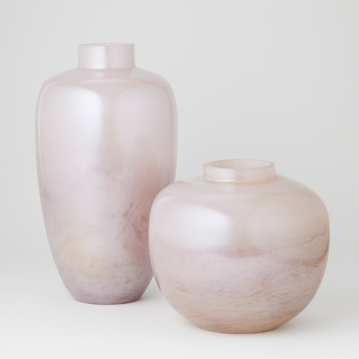 Pilbeam Living Sabine Hand Blown Glass Countertop ombré Pink Vase Small 26x26cm — image 3