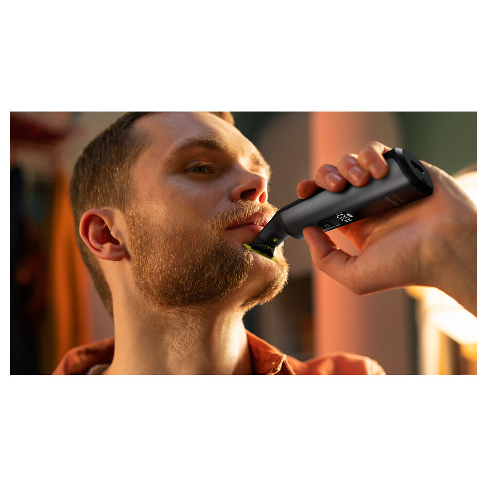 Philips Black OneBlade Pro Cordless Electric Face Body Shaver Wet & Dry — image 2
