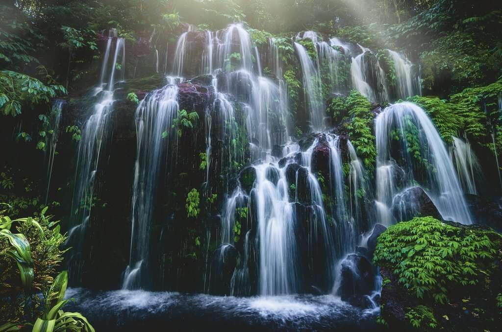 Ravensburger Waterfall Retreat Bali Family Jigsaw Puzzle Set (3000 Pieces) — image 2