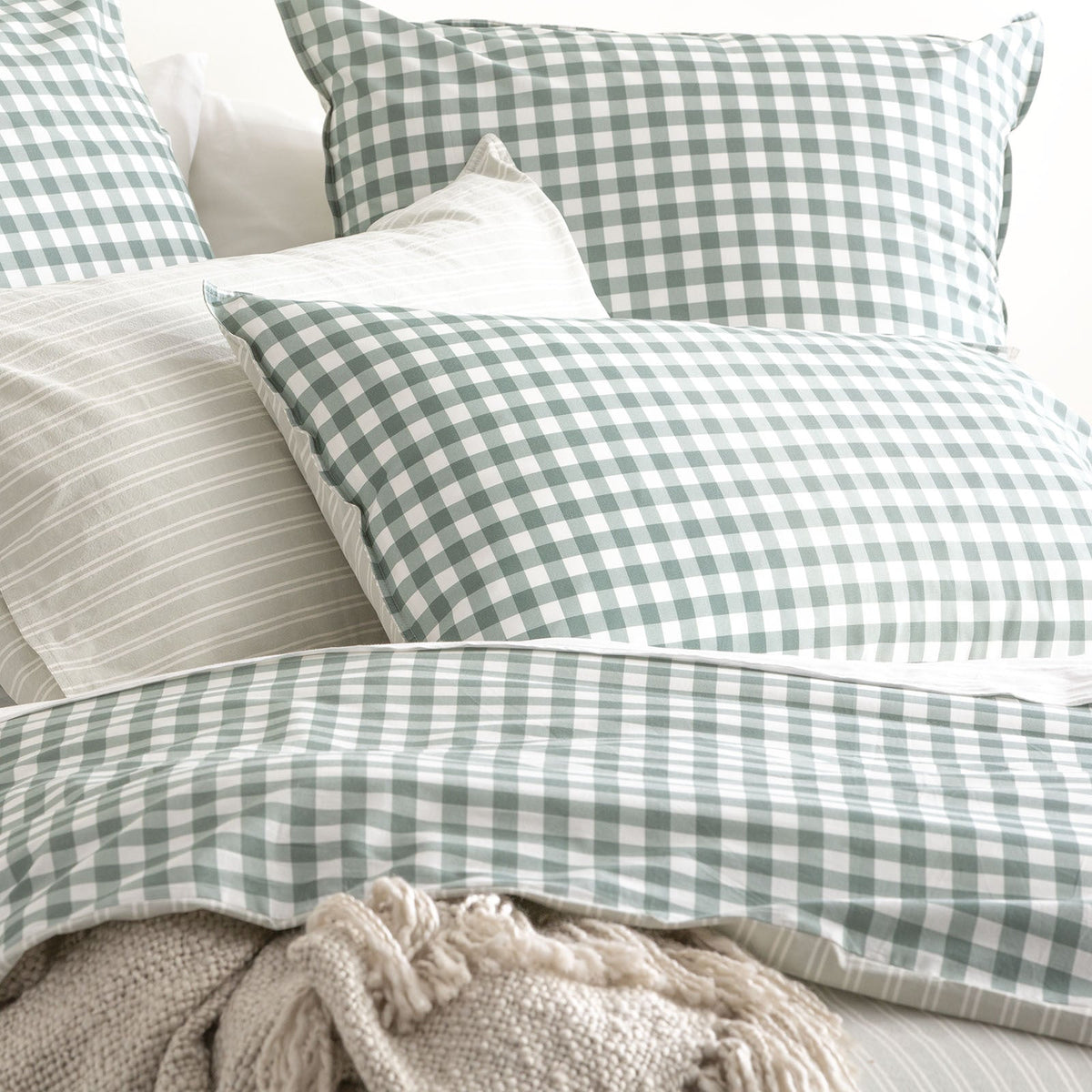 Renee Taylor Forest Alison Yarn Dyed Reversible Cotton Queen Quilt Cover Set — image 2
