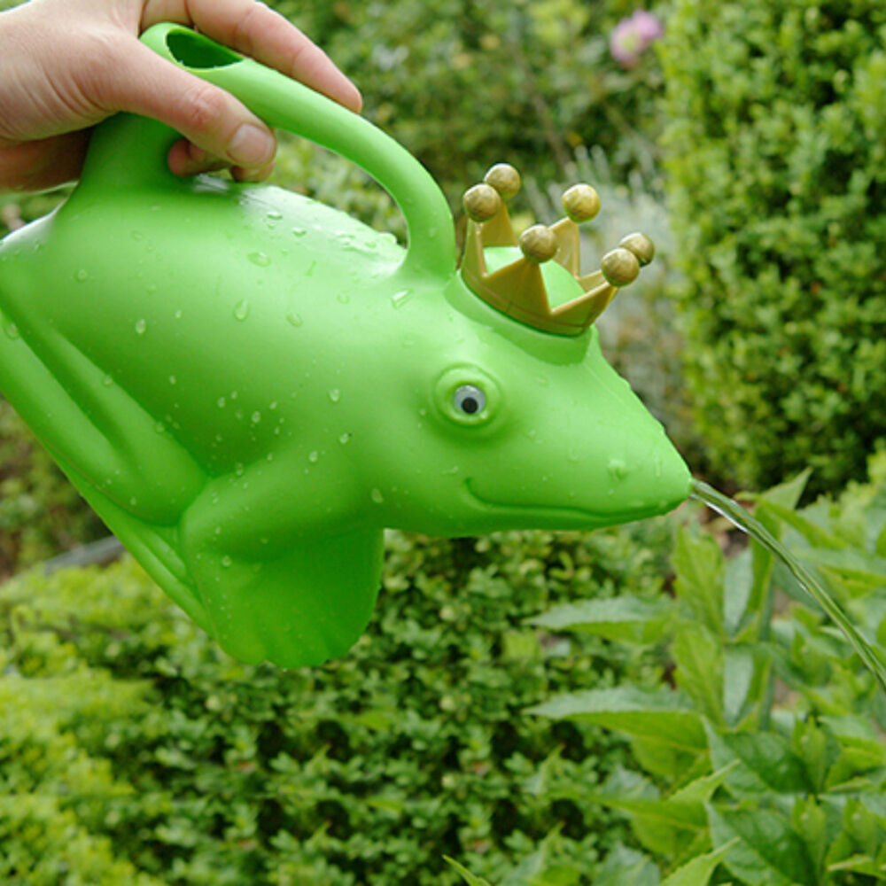 Esschert Design Children's Watering Can King Frog Outdoor Garden Toy Green (2 Pack) — image 3
