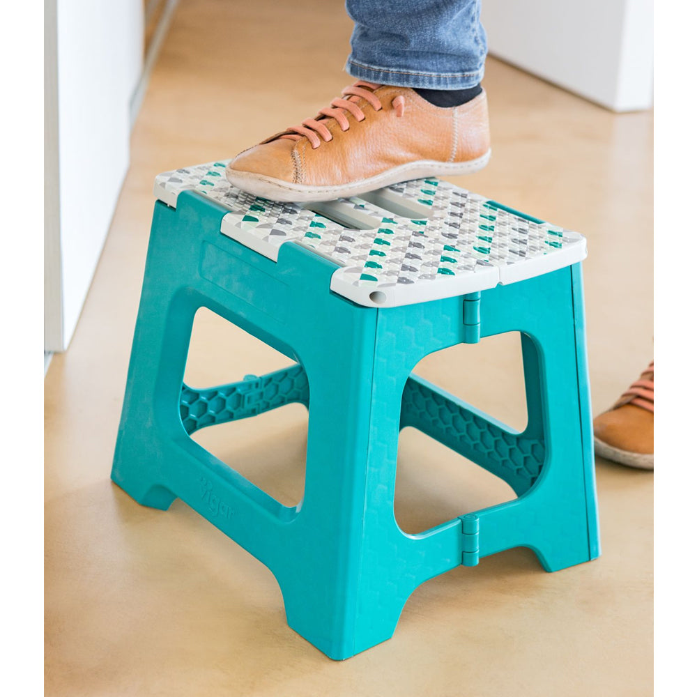 Vigar Compact Foldable 32cm Plastic Step Stool Outdoor/Kitchen Chair Geom on Top — image 4