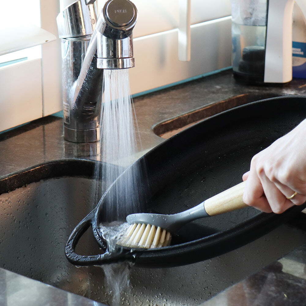 Eco Basics Cast Iron Pan/Pot Brush Kitchen Dish Cleaning Scrub w/ Long Handle (2 Pack) — image 8